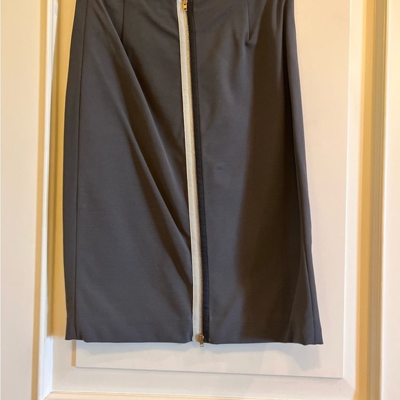 EURO Bruns Bazzar Elegant Gray Women's Skirt with detailed zipper on the back - Picture 3 of 8